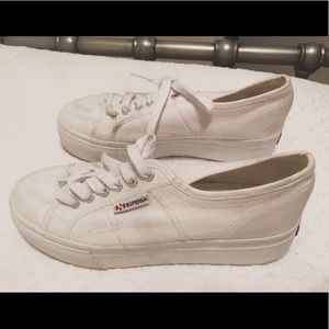 White platform supergas